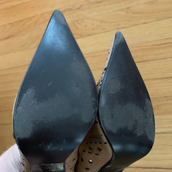 Steve Madden Size 6 Tan Stencil Pointy Pumps - Picture 3 of 4